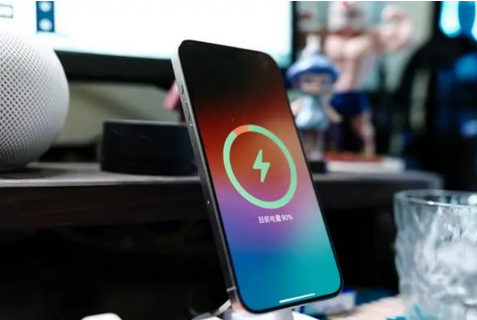 佛冈苹果15换屏服务分享用什么充电器给iPhone15充电更好 